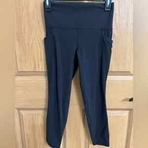 Athleta Salutation Stash Mesh 7/8 Tight Legging